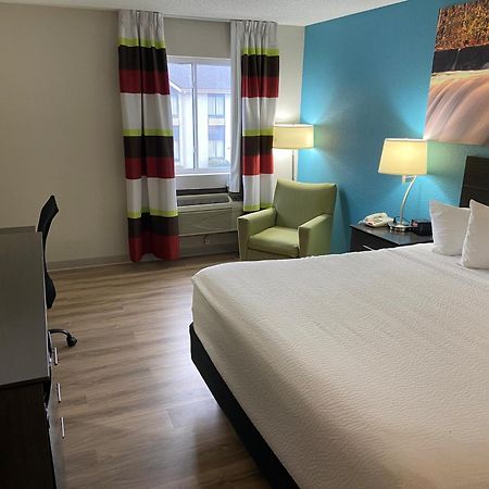 Days Inn By Wyndham קרת'ג' מראה חיצוני תמונה