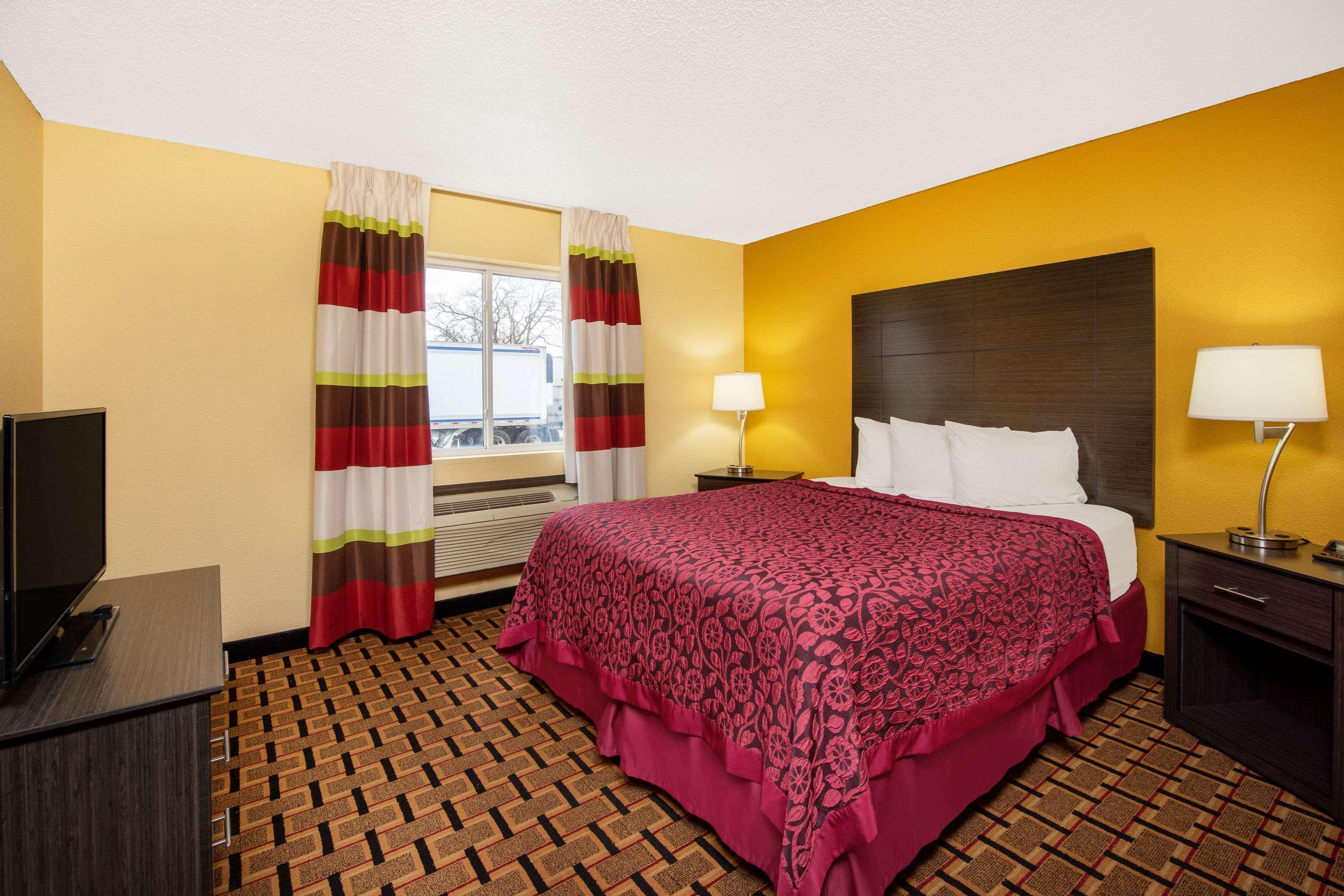 Days Inn By Wyndham קרת'ג' מראה חיצוני תמונה