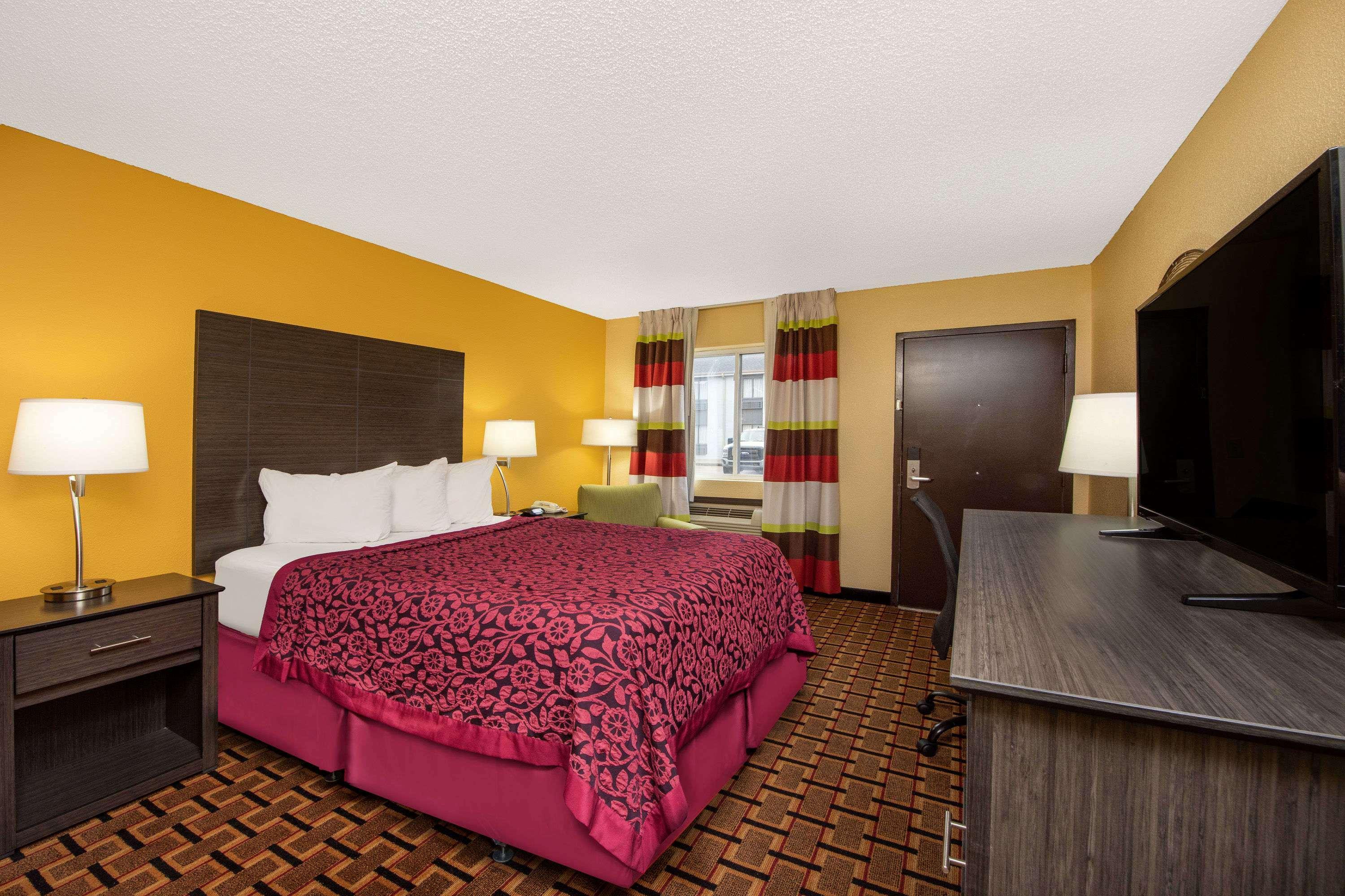 Days Inn By Wyndham קרת'ג' מראה חיצוני תמונה