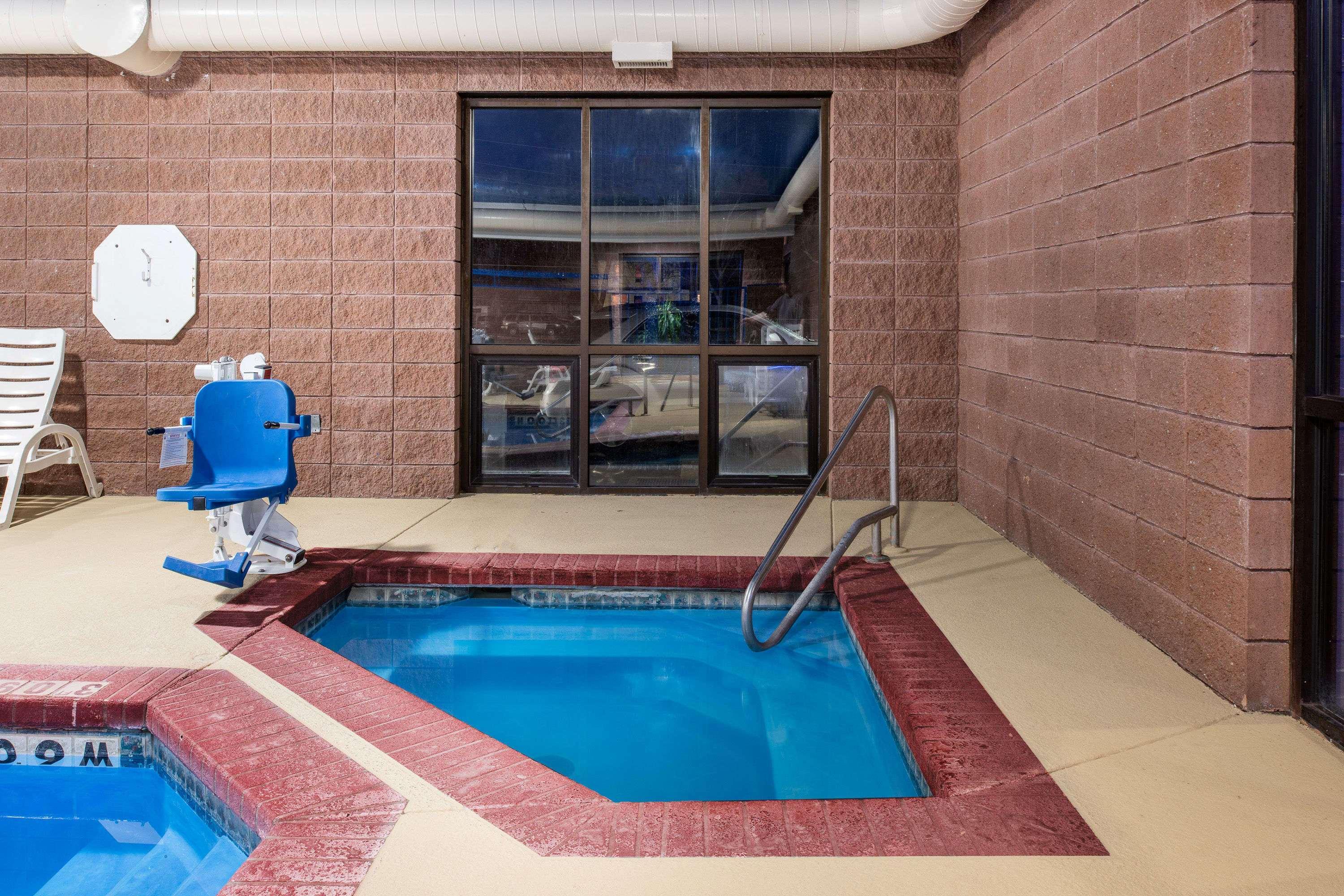 Days Inn By Wyndham קרת'ג' מראה חיצוני תמונה