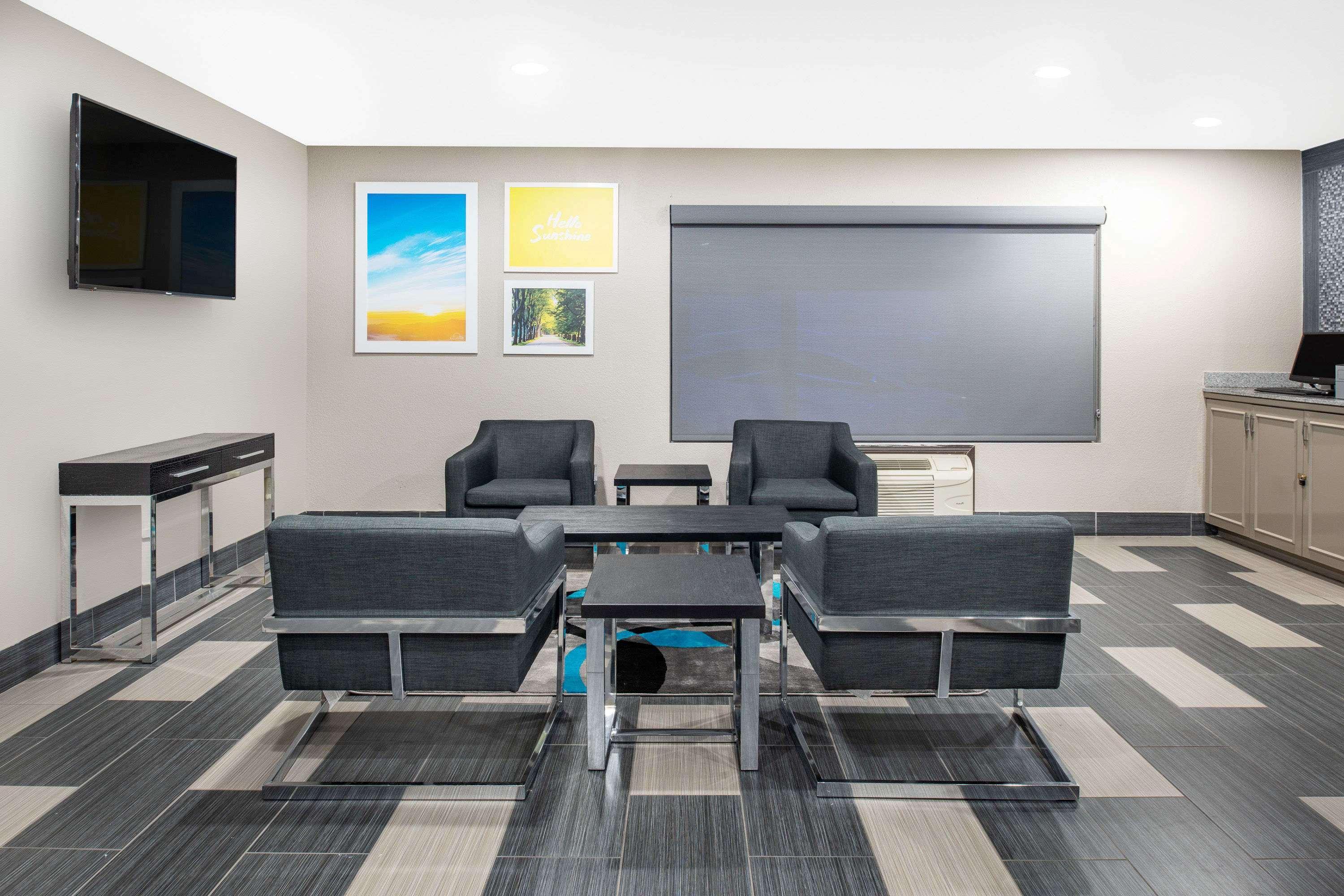 Days Inn By Wyndham קרת'ג' מראה חיצוני תמונה