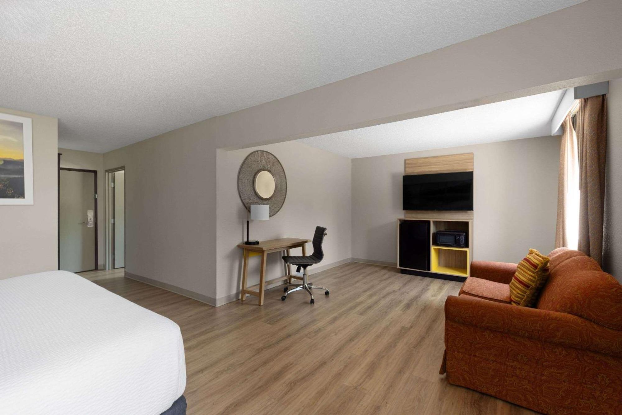 Days Inn By Wyndham קרת'ג' מראה חיצוני תמונה