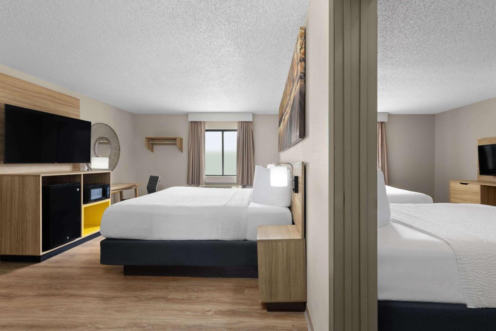 Days Inn By Wyndham קרת'ג' מראה חיצוני תמונה